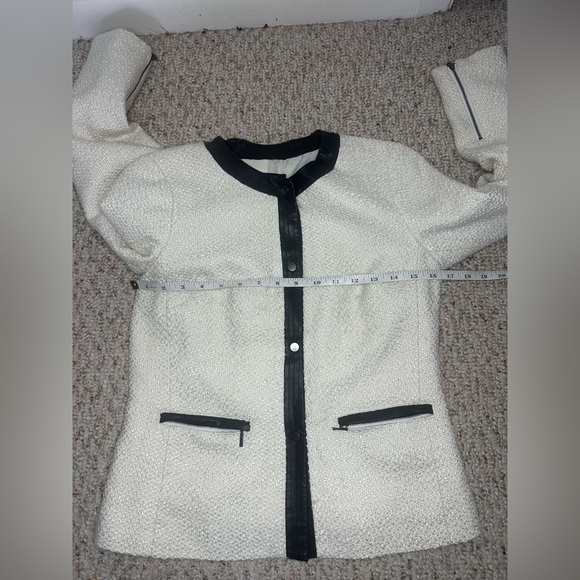 Talbots Cream Blazer with Black Trim Elegant Design size 2P - Picture 8 of 9